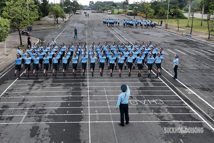 Bộ đội Phòng không - Không quân đeo tạ luyện sức bền cho lễ diễu binh 2/9- Ảnh 1. Bộ đội Phòng không - Không quân đeo tạ luyện sức bền cho lễ diễu binh 2/9- Ảnh 1.