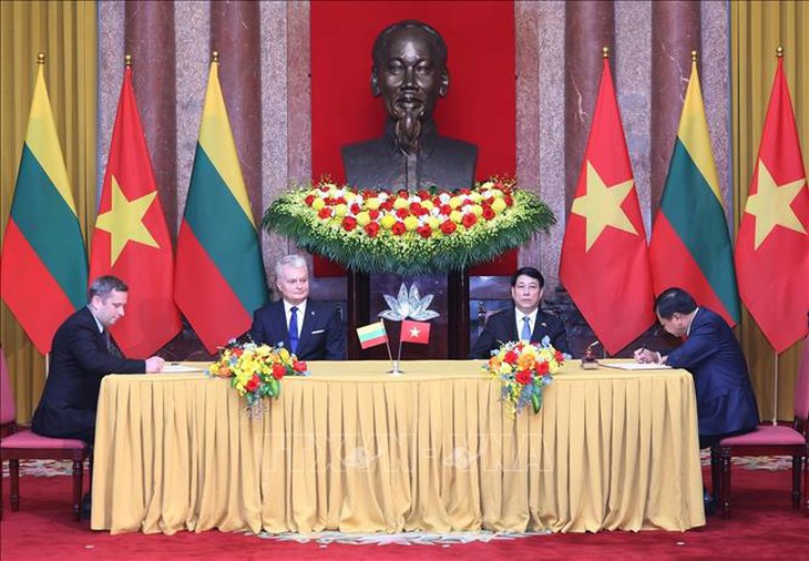 Chủ tịch nước Lương Cường và Tổng thống Litva chứng kiến lễ ký kết các văn kiện hợp tác- Ảnh 2. Chủ tịch nước Lương Cường và Tổng thống Litva chứng kiến lễ ký kết các văn kiện hợp tác- Ảnh 2.