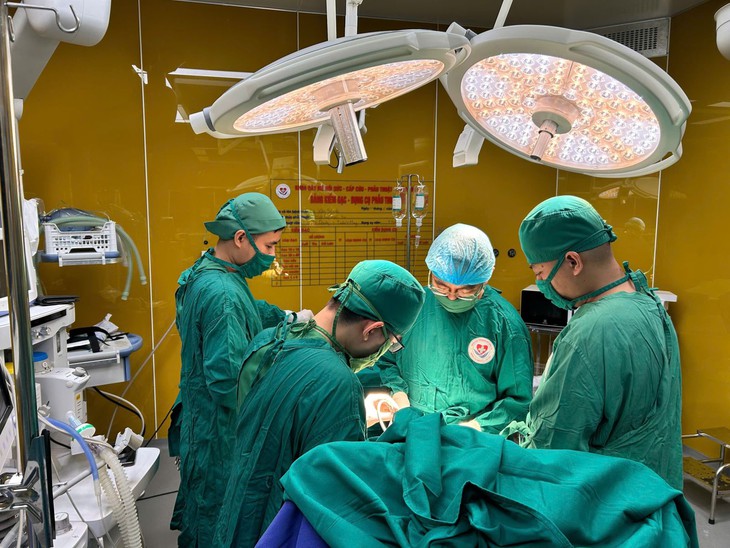 Ca mổ sọ não đặc biệt cứu bệnh nhân 75 tuổi thoát liệt- Ảnh 1.