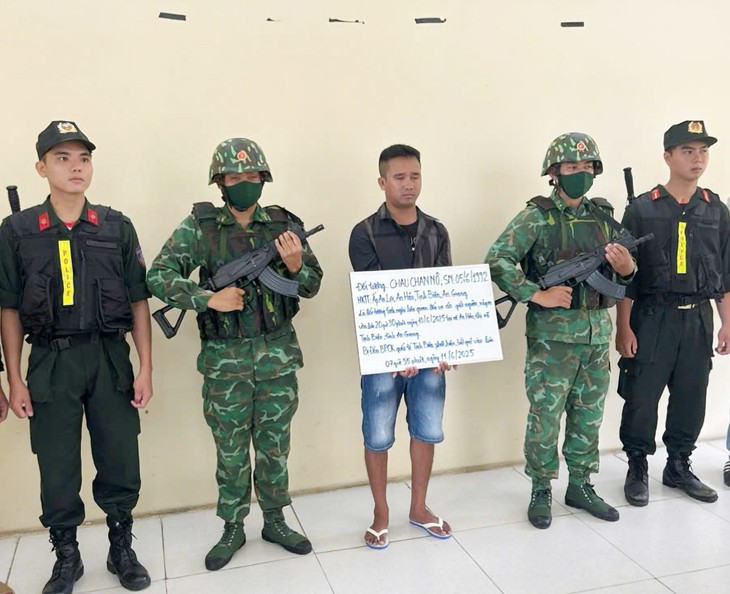 Sau tiếng nẹt bô, một nam thanh niên bị đâm tử vong - Ảnh 2.