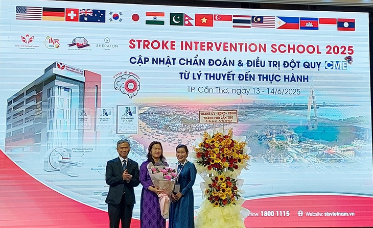 Cục trưởng Cục Khoa học công nghệ và Đào tạo, Bộ Y tế: ‘Niềm tin với Bệnh viện S.I.S Cần Thơ ngày càng lớn’- Ảnh 2.