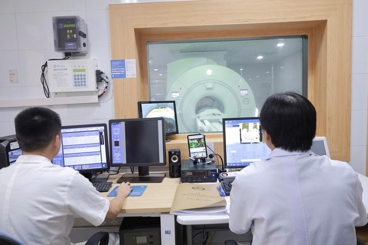 Bệnh viện HNĐK Nghệ An vận hành hệ thống MRI 3.0 Tesla tích hợp AI- Ảnh 4. Bệnh viện HNĐK Nghệ An vận hành hệ thống MRI 3.0 Tesla tích hợp AI- Ảnh 4.