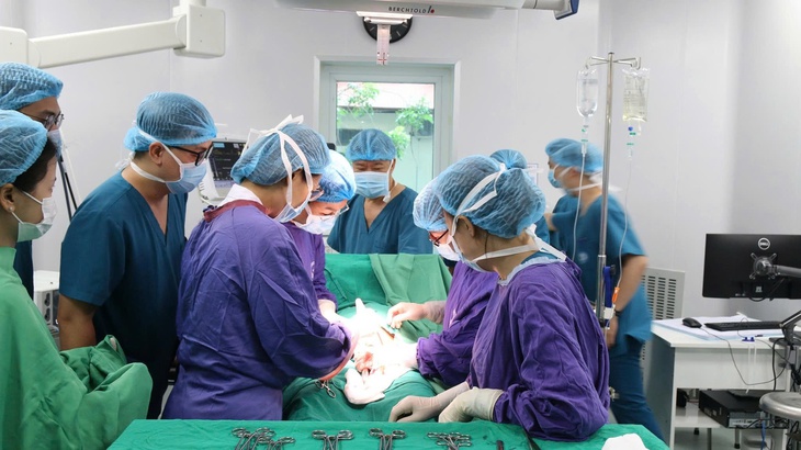 Nghẹt thở giành lại sự sống cho sản phụ sa dây rau khi thai chưa lọt ngôi, suy thai- Ảnh 2. Nghẹt thở giành lại sự sống cho sản phụ sa dây rau khi thai chưa lọt ngôi, suy thai- Ảnh 2.