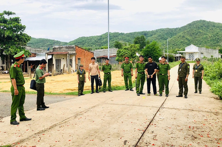 Con rể nổ súng nhiều phát vào nhà bố vợ rồi cướp xe máy bỏ trốn- Ảnh 1.