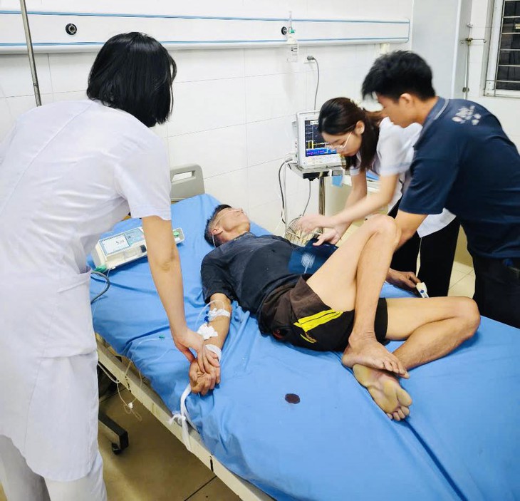 Bác sĩ miền núi giành giật sự sống cho người đàn ông bị hen phế quản nguy kịch- Ảnh 1.