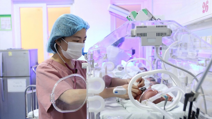 Nghẹt thở giành lại sự sống cho sản phụ sa dây rau khi thai chưa lọt ngôi, suy thai- Ảnh 3. Nghẹt thở giành lại sự sống cho sản phụ sa dây rau khi thai chưa lọt ngôi, suy thai- Ảnh 3.