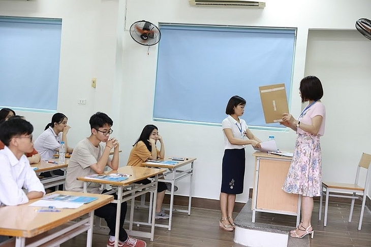 Chuyên gia chia sẻ bí quyết đạt điểm cao Ngữ văn thi tốt nghiệp THPT 2025- Ảnh 2. Chuyên gia chia sẻ bí quyết đạt điểm cao Ngữ văn thi tốt nghiệp THPT 2025- Ảnh 2.