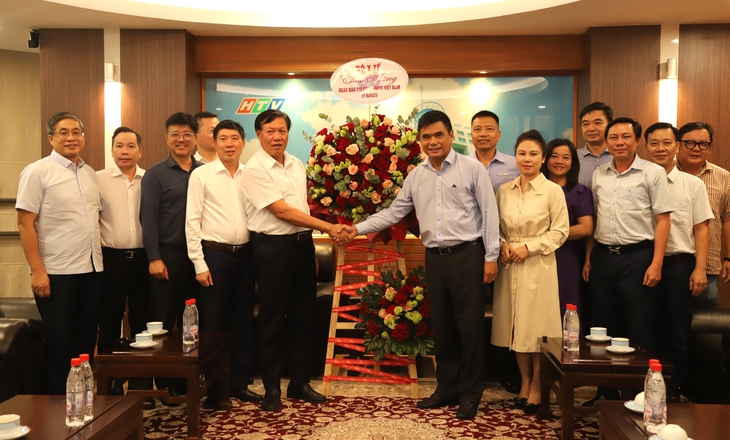 Thứ trưởng Bộ Y tế Đỗ Xuân Tuyên thăm, chúc mừng các cơ quan báo chí tại TPHCM- Ảnh 3.