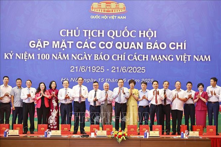 Chủ tịch Quốc hội: Báo chí đưa hơi thở cuộc sống, tâm nguyện của cử tri đến với nghị trường- Ảnh 11. Chủ tịch Quốc hội: Báo chí đưa hơi thở cuộc sống, tâm nguyện của cử tri đến với nghị trường- Ảnh 11.