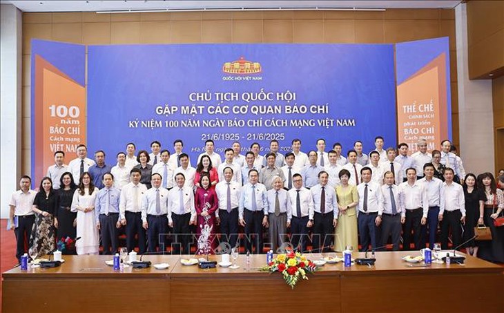 Chủ tịch Quốc hội: Báo chí đưa hơi thở cuộc sống, tâm nguyện của cử tri đến với nghị trường- Ảnh 12. Chủ tịch Quốc hội: Báo chí đưa hơi thở cuộc sống, tâm nguyện của cử tri đến với nghị trường- Ảnh 12.