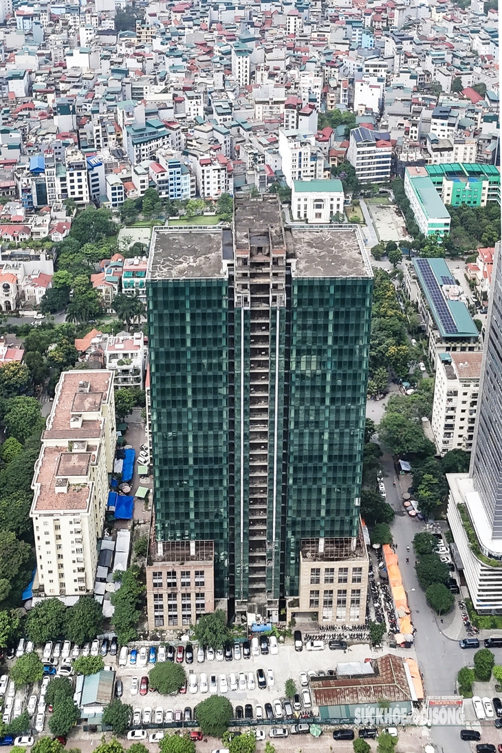 Cao ốc trăm tỷ ‘đắp chiếu’ gần 2 thập kỷ giữa Thủ đô- Ảnh 1. Cao ốc trăm tỷ ‘đắp chiếu’ gần 2 thập kỷ giữa Thủ đô- Ảnh 1.