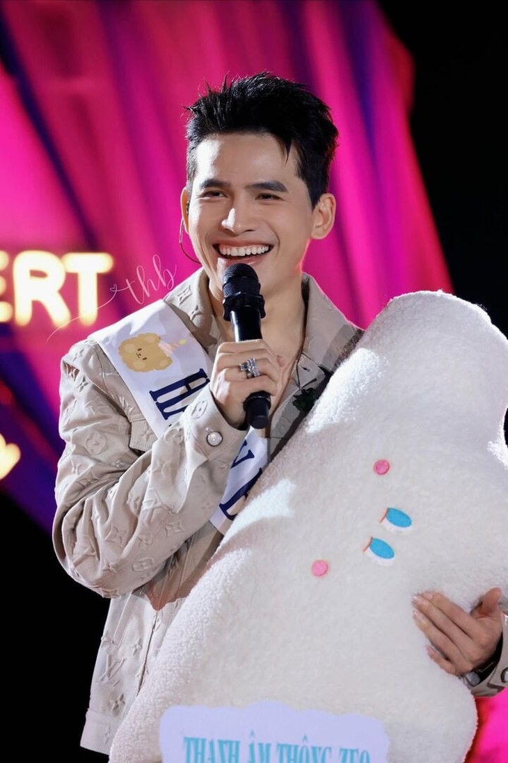 Quán quân bị chê mờ nhạt nhất Vietnam Idol giờ thành giọng ca 'vạn người mê'- Ảnh 3.