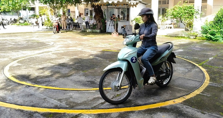 Công an tỉnh Bình Thuận tổ chức kỳ sát hạch lái xe đầu tiên- Ảnh 2.