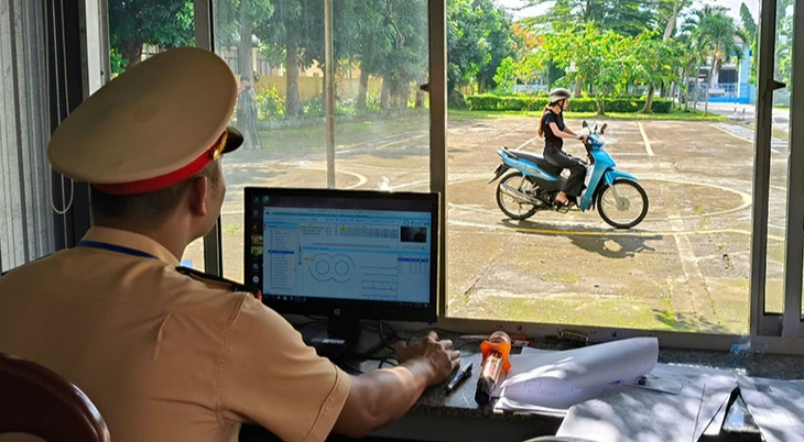 Công an tỉnh Bình Thuận tổ chức kỳ sát hạch lái xe đầu tiên- Ảnh 1.