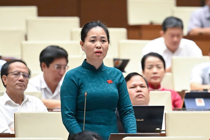 ĐBQH hiến kế nâng cao chất lượng đội ngũ nhân viên y tế để chất lượng khám, chữa bệnh tốt hơn- Ảnh 3. ĐBQH hiến kế nâng cao chất lượng đội ngũ nhân viên y tế để chất lượng khám, chữa bệnh tốt hơn- Ảnh 3.