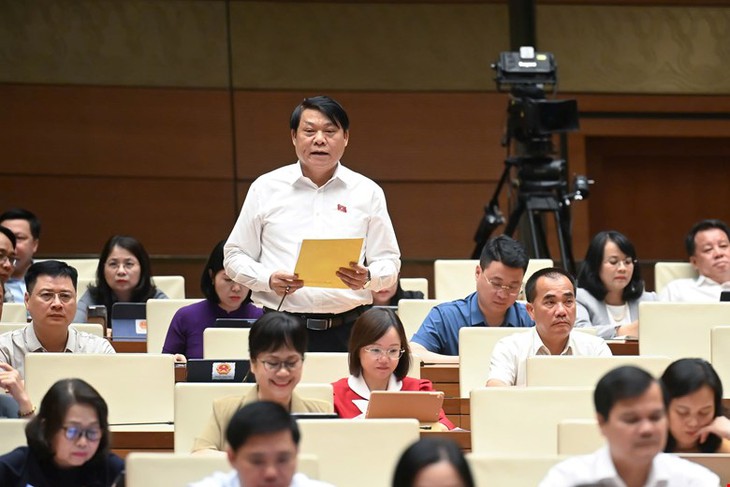 ĐBQH hiến kế nâng cao chất lượng đội ngũ nhân viên y tế để chất lượng khám, chữa bệnh tốt hơn- Ảnh 1. ĐBQH hiến kế nâng cao chất lượng đội ngũ nhân viên y tế để chất lượng khám, chữa bệnh tốt hơn- Ảnh 1.