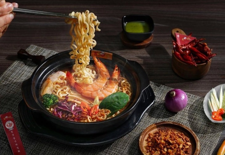 Sức khỏe ảnh hưởng nghiêm trọng từ những thử thách ăn uống cực đoan trên mạng xã hội- Ảnh 1.