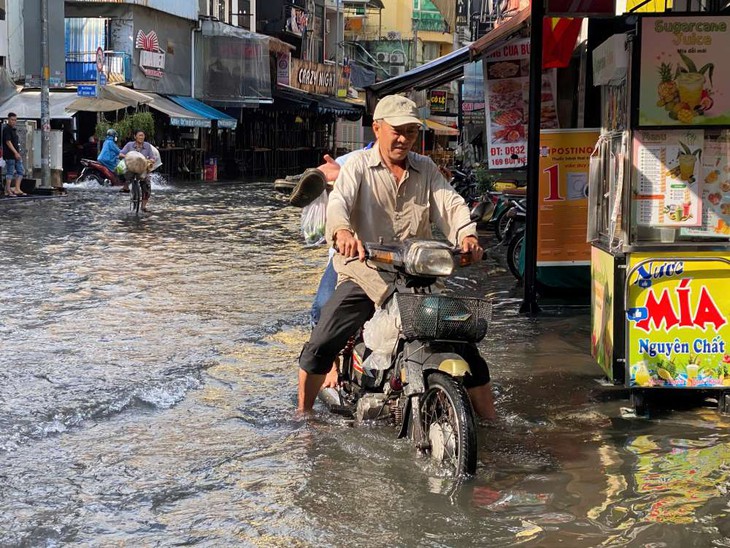 Liên tục mưa lớn sầm sập ở nhiều địa phương, cơ quan khí tượng chỉ cách ứng phó- Ảnh 2.