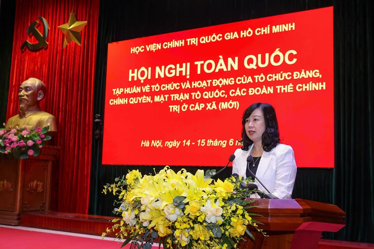 Bộ trưởng Đào Hồng Lan: Quyết liệt phân cấp, phân quyền và cắt giảm thủ tục hành chính về y tế- Ảnh 1. Bộ trưởng Đào Hồng Lan: Quyết liệt phân cấp, phân quyền và cắt giảm thủ tục hành chính về y tế- Ảnh 1.