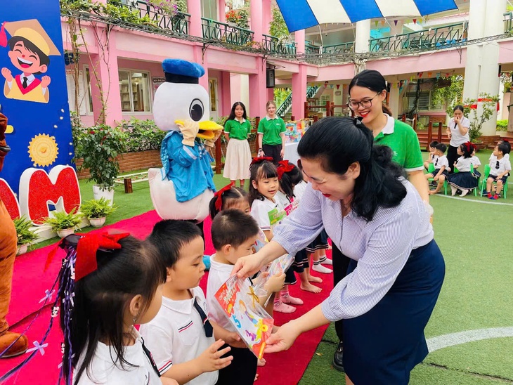 Luật Nhà giáo có hiệu lực: Động lực mới cho hàng triệu giáo viên- Ảnh 1.