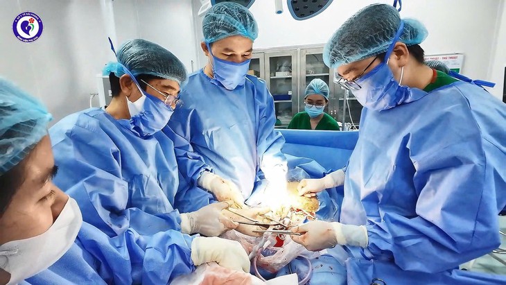 Ca mổ đón trẻ sơ sinh có cân nặng 5,2kg tại Hải Phòng- Ảnh 1.