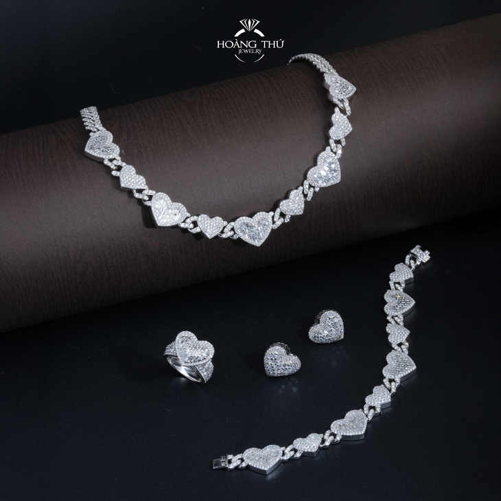Hoàng Thứ Jewelry, 35 năm kế thừa di sản và hành trình đổi mới 'Trái tim'- Ảnh 3. Hoàng Thứ Jewelry, 35 năm kế thừa di sản và hành trình đổi mới 'Trái tim'- Ảnh 3.