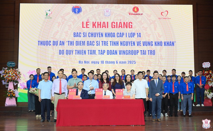 Bộ Y tế đã đưa hơn 500 bác sĩ trẻ đào tạo chuyên sâu về làm việc ở vùng khó khăn- Ảnh 1. Bộ Y tế đã đưa hơn 500 bác sĩ trẻ đào tạo chuyên sâu về làm việc ở vùng khó khăn- Ảnh 1.