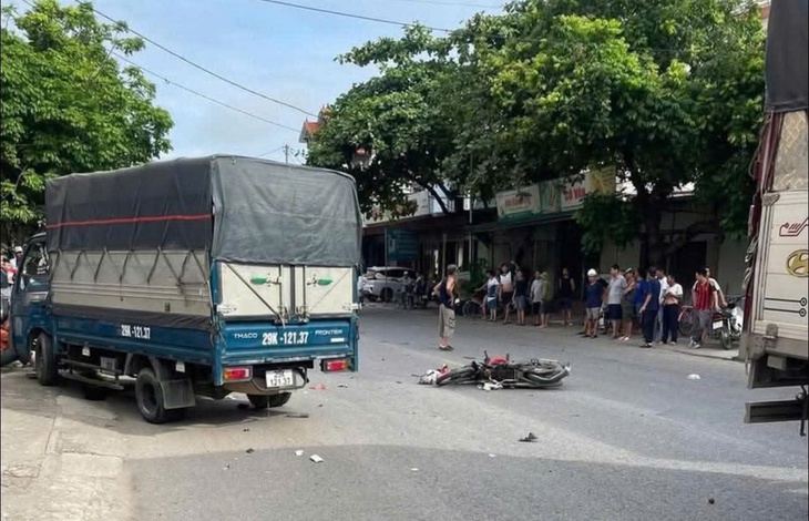 Tai nạn liên hoàn ở Hải Dương, 3 người trong gia đình thương vong- Ảnh 1. Tai nạn liên hoàn ở Hải Dương, 3 người trong gia đình thương vong- Ảnh 1.