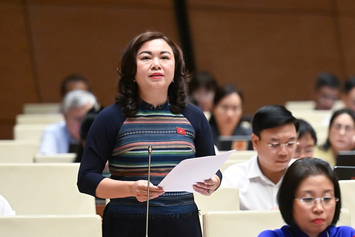 ĐBQH đề xuất tận dụng trụ sở dôi dư: Vừa sạc xe điện, vừa đọc sách chờ xe đầy pin- Ảnh 2.