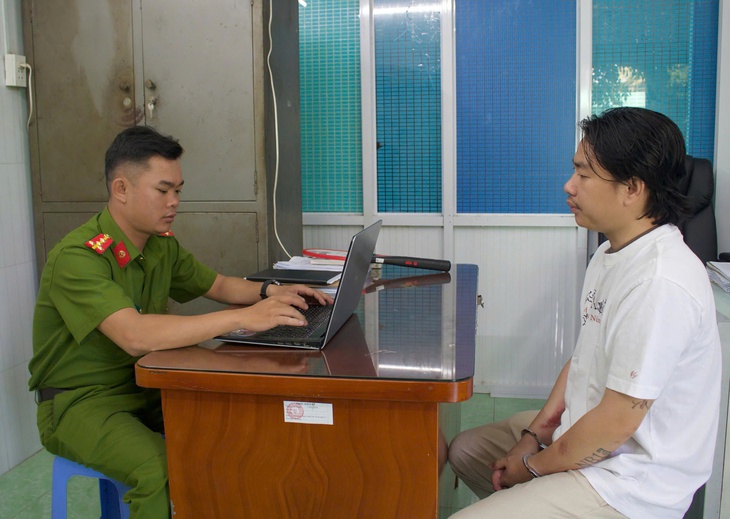 Tạm giữ tài xế lái xe Jeep gây tai nạn khiến 2 người tử vong ở TPHCM- Ảnh 1. Tạm giữ tài xế lái xe Jeep gây tai nạn khiến 2 người tử vong ở TPHCM- Ảnh 1.