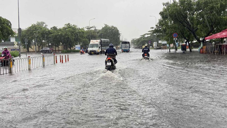 Cảnh giác với mưa dông tái diễn vào chiều tối ở miền Bắc- Ảnh 2. Cảnh giác với mưa dông tái diễn vào chiều tối ở miền Bắc- Ảnh 2.