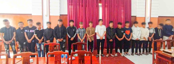 Khởi tố 26 đối tượng mang theo hung khí truy đuổi nhau trên đường phố- Ảnh 1.