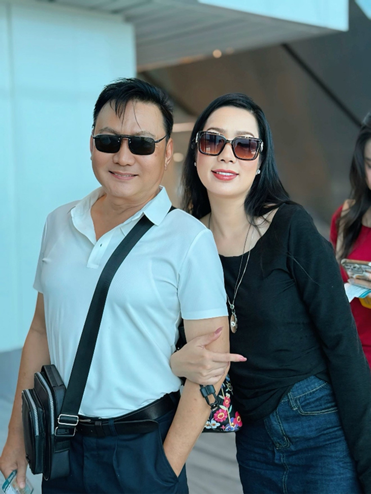 Á hậu Việt Nam vừa nhận bằng Thạc sĩ ở tuổi 54 có cuộc sống giàu sang ra sao?- Ảnh 2.