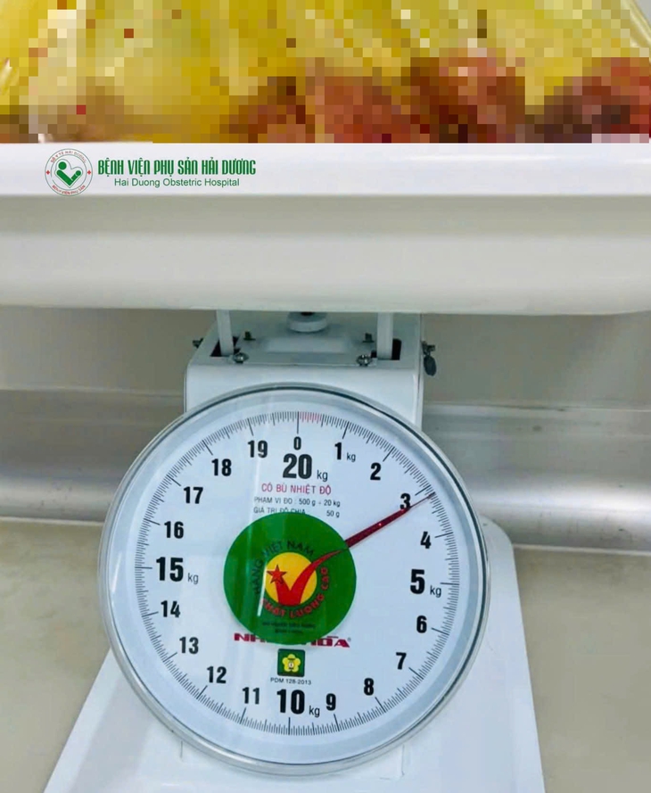 Bác sĩ Hải Dương bóc tách khối u xơ tử cung ‘khủng’- Ảnh 1.