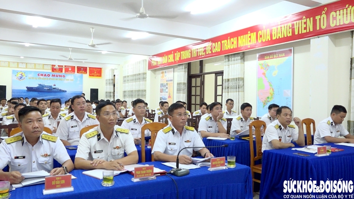 Vùng 4 Hải quân tổ chức tuyên truyền biển, đảo cho hơn 12.000 người- Ảnh 1.