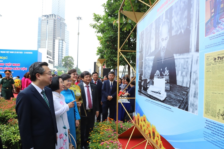 TPHCM khai mạc triển lãm 'Báo chí cách mạng Việt Nam – Một thế kỷ đồng hành cùng dân tộc'- Ảnh 3.