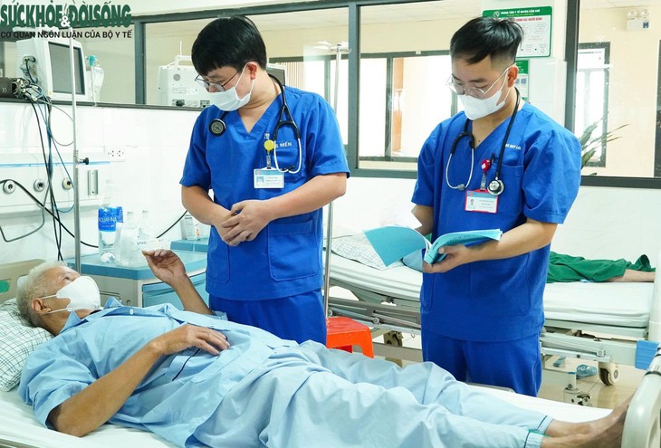 7 người vào viện cấp cứu, 1 bệnh nhân phải đặt ống nội khí quản do nắng nóng- Ảnh 1.