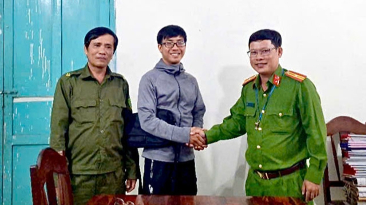 Đánh rơi hàng chục triệu tiền hàng, công an nhanh chóng tìm giúp- Ảnh 1.