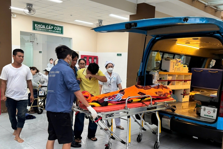 Công nhân tử vong khi leo từ tầng cao xuống để trú mưa- Ảnh 1.