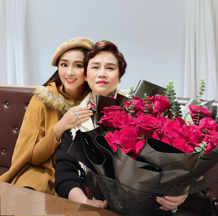 Mẹ ruột Lã Thanh Huyền: Hoa khôi Hà thành, tuổi xế chiều giàu sang viên mãn- Ảnh 1.