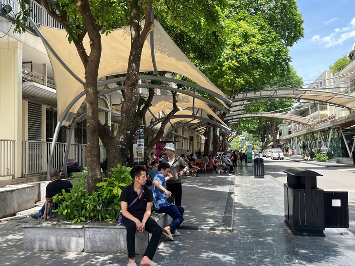 Nắng nóng, Bộ Y tế yêu cầu các bệnh viện bổ sung quạt, cung cấp nước uống miễn phí... cho người bệnh- Ảnh 1. Nắng nóng, Bộ Y tế yêu cầu các bệnh viện bổ sung quạt, cung cấp nước uống miễn phí... cho người bệnh- Ảnh 1.
