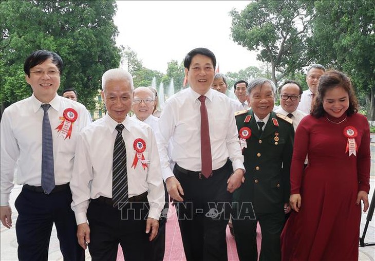 Chủ tịch nước Lương Cường gặp mặt các nhà báo tiêu biểu toàn quốc- Ảnh 1. Chủ tịch nước Lương Cường gặp mặt các nhà báo tiêu biểu toàn quốc- Ảnh 1.