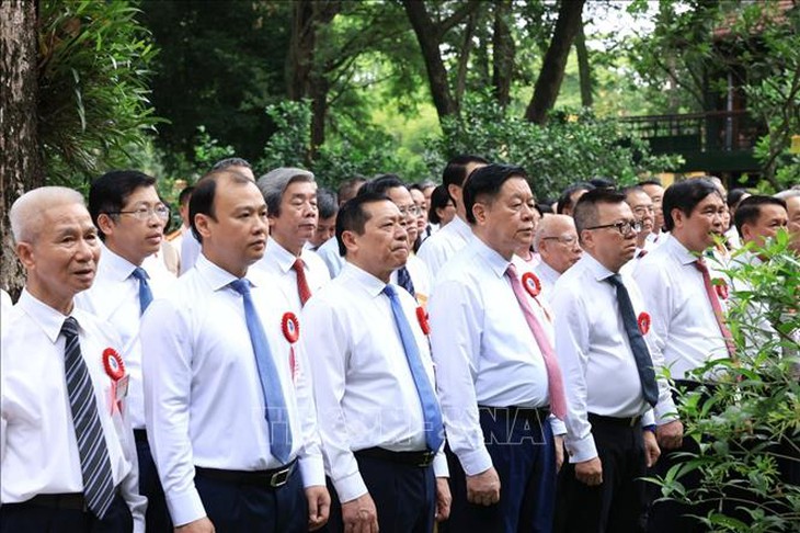 Đoàn đại biểu Người làm báo tiêu biểu dâng hương tưởng niệm Chủ tịch Hồ Chí Minh- Ảnh 2. Đoàn đại biểu Người làm báo tiêu biểu dâng hương tưởng niệm Chủ tịch Hồ Chí Minh- Ảnh 2.