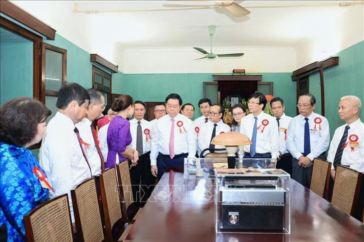 Đoàn đại biểu Người làm báo tiêu biểu dâng hương tưởng niệm Chủ tịch Hồ Chí Minh- Ảnh 4. Đoàn đại biểu Người làm báo tiêu biểu dâng hương tưởng niệm Chủ tịch Hồ Chí Minh- Ảnh 4.