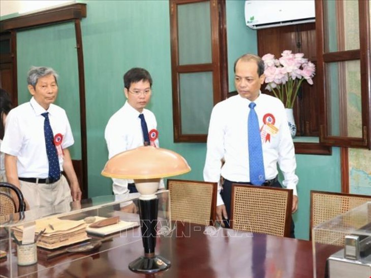 Đoàn đại biểu Người làm báo tiêu biểu dâng hương tưởng niệm Chủ tịch Hồ Chí Minh- Ảnh 5. Đoàn đại biểu Người làm báo tiêu biểu dâng hương tưởng niệm Chủ tịch Hồ Chí Minh- Ảnh 5.