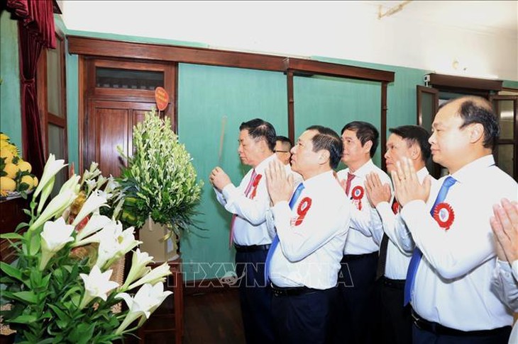 Đoàn đại biểu Người làm báo tiêu biểu dâng hương tưởng niệm Chủ tịch Hồ Chí Minh- Ảnh 3. Đoàn đại biểu Người làm báo tiêu biểu dâng hương tưởng niệm Chủ tịch Hồ Chí Minh- Ảnh 3.