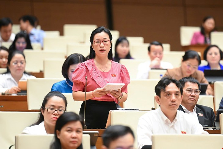 Nghị trường Quốc hội lại 'nóng' chuyện dạy thêm, học thêm- Ảnh 1. Nghị trường Quốc hội lại 'nóng' chuyện dạy thêm, học thêm- Ảnh 1.