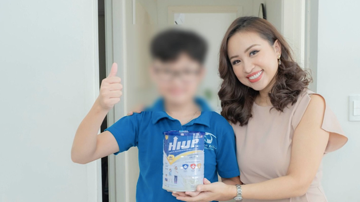 BTV Quang Minh và MC Vân Hugo từng ‘nổ’ thế nào khi quảng cáo sữa HIUP?- Ảnh 1.