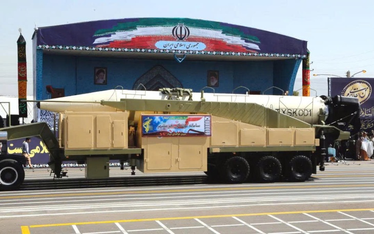 Iran lần đầu phóng tên lửa đầu đạn chùm vào Israel?- Ảnh 2.