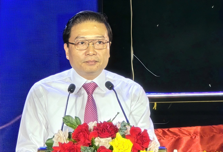 Chủ tịch UBND tỉnh Nghệ An Lê Hồng Vinh ghi nhận và biểu dương những đóng góp lớn lao, bền bỉ, đầy trí tuệ và tâm huyết của các nhà báo, cơ quan báo chí đã luôn đồng hành cùng sự phát triển của tỉnh nhà.